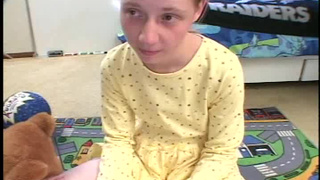 Деваха обсасывает болт и возбуждается