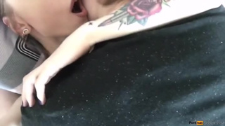 Няша обсасывает послушно и страстно