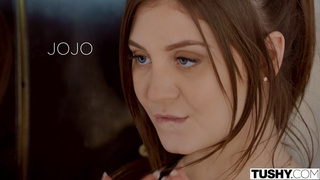 Мамашка и сестричка ебутся во все дырки с братом во время ЖМЖ