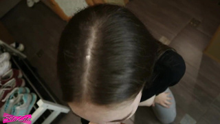 Русская сестра обсасывает член брата сразу после возвращения с учебы