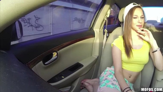 Пацан удачно подобрал на улице местную девченку