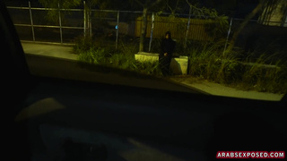 Незнакомец чпокнул жопастую арабку в волосатую вагину