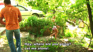 Целка отсасывает хер и первый раз трахается с парнем в лесу