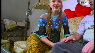 Ненасытная девчуля лобызает торчащий ствол партнёра