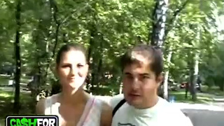 Самцы пикапнули на улице смазливую сучку