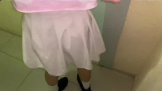 Хотела поломаться, но передумала — в подъезде так в подъезде