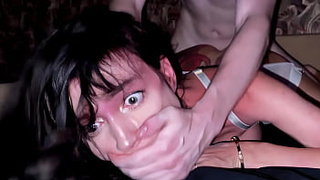 СЛИШКОМ БЕДЕН, ЧТОБЫ УСТРОИТЬСЯ НА РАБОТУ - Татуированная прошмандовка получает грубые оскорбления