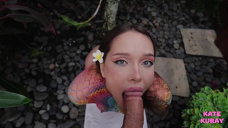 Да у неё же буфера просвечивают, таким надо сразу в ротик давать