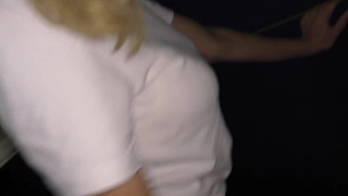 познакомилась в поезде с молоденькой сучкой Лорен Строберри и трахнула ее в соседнем купе