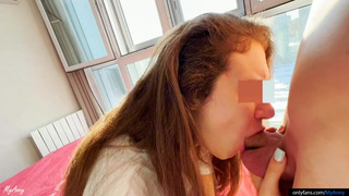 Благоверная не даёт, зато подружайка без трусиков приходит — вот и сорвался