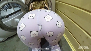 Как выебать соседа? Застрянь в стиралке, он тебя сам на болт посадит