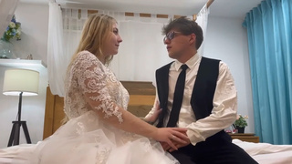 Обворожительная, я и так до свадьбы терпел, давай с анала сразу и начнём