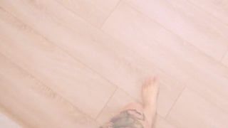 Не зря тёрлась о стояк — дождалась струю кончи в слоу мо ??