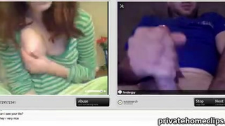 Сосед мастурбирует в видео чате на красивую девку